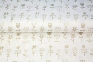 Stenzo poplin katoen stof, bloemetjes print, wit en beige