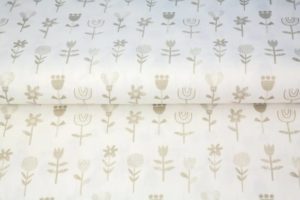 Stenzo poplin katoen stof, bloemetjes print, wit en beige