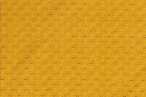 Q4124-broderie-stof-opengewerkt-geborduurd-paisley-mosterd-geel