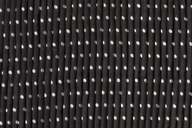 Chiffon plissé stof, stippen print, zwart. - Stoffendorp.nl
