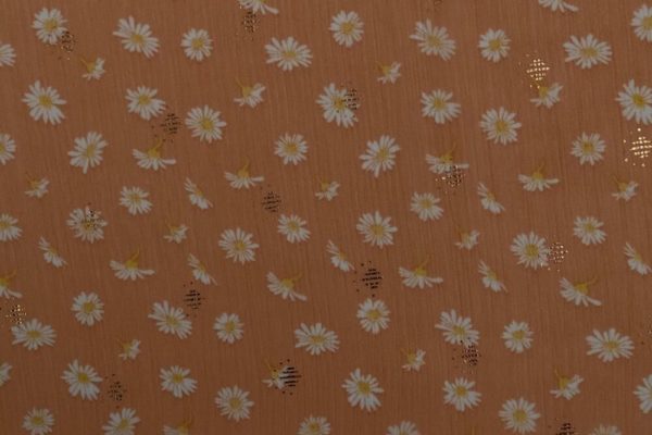 Q4825-chiffon-voile-stof-madeliefjes-zalm