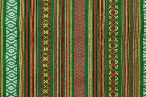 W0576-ibiza-mexicaanse-decoratiestof-strepen-groen-geel-fuchsia