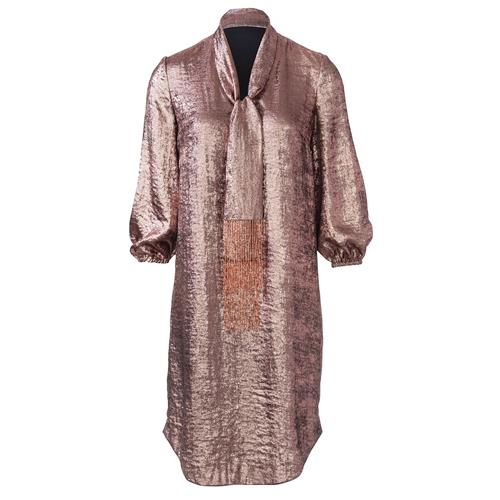 Burda-style-naaipatroon-jurk-en-blouse-met-v-hals-en-sjaal-5968-3