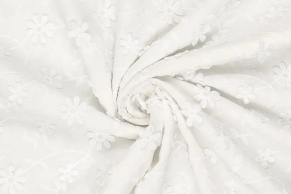 Broderie-stof-bloemenprint-met-schulprandje-x325-2