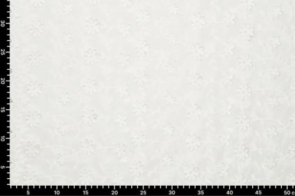 Broderie-stof-bloemenprint-met-schulprandje-x325-3