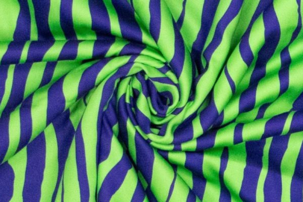 Viscose-stof-soepel-vallend-streepprint-x535