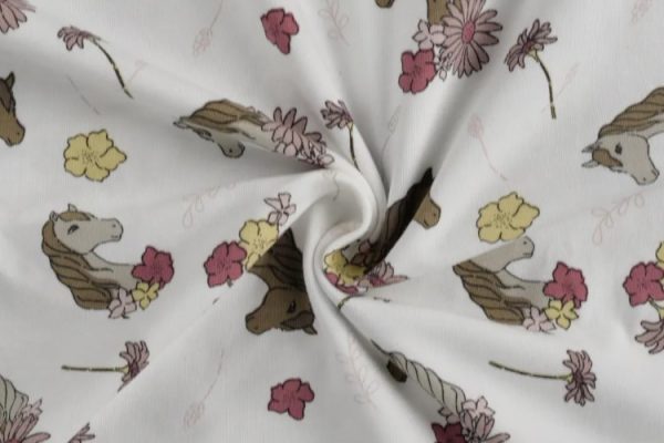 Tricot-katoen-stof-paard-met-bloemprint-x645-2