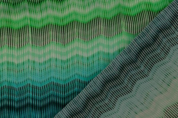 Satijn-viscose-stof-digitale-zigzagprint-x747-3