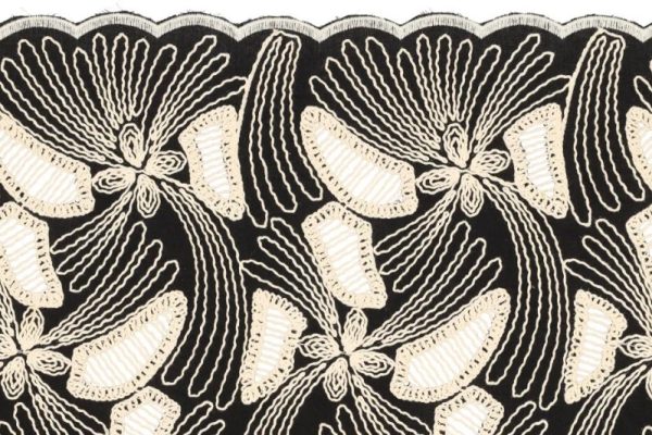 Embroidery-stof-anouk-bloemen-motief