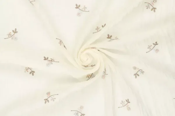 Viscose-crinkle-voile-stof-geborduurde-bloemen-en-takjes-y123-2