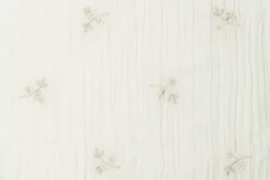 Viscose-crinkle-voile-stof-geborduurde-bloemen-en-takjes-y124