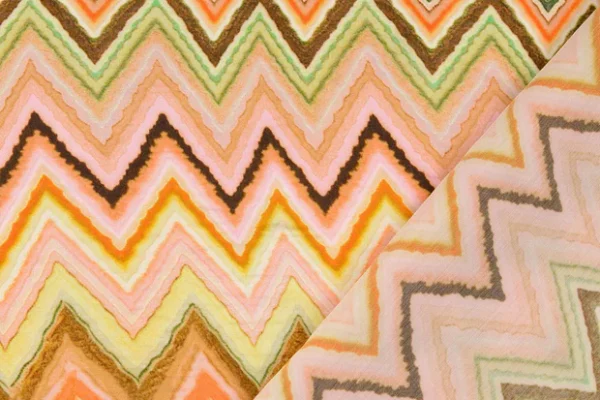 Viscose-satijn-stof-zigzagprint-y79-3