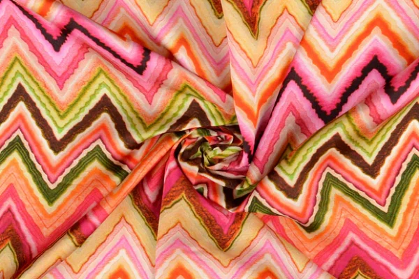 Viscose-satijn-stof-zigzagprint-y80-2
