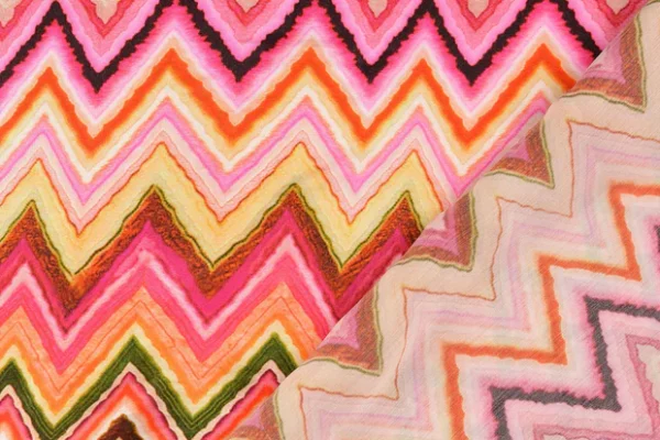 Viscose-satijn-stof-zigzagprint-y80-3