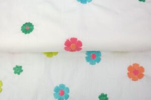 Broderie-katoen-voile-stof-geborduurde-bloemen-y541