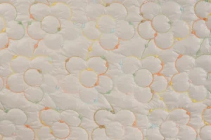Gestepte-stof-quilty-look-bloemen-motief-y584