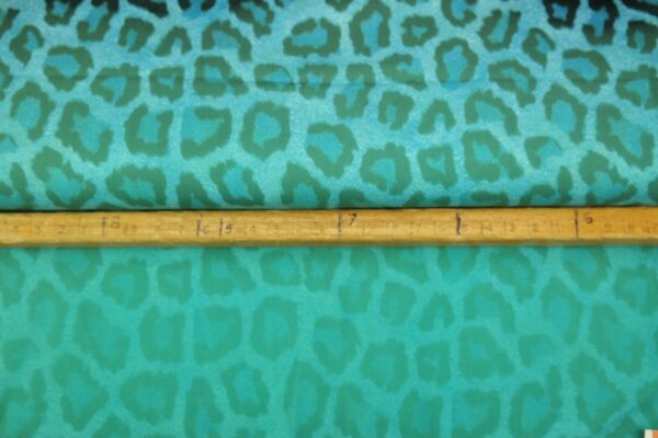 Viscose-stof-digitale-panterprint-overloop-y500-2