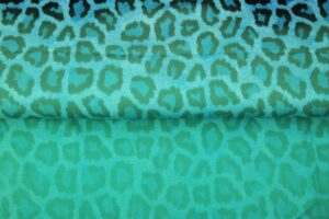 Viscose-stof-digitale-panterprint-overloop-y500