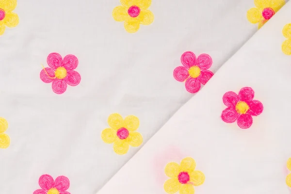 Voile-katoen-stof-geborduurde-bloemen-y585-2
