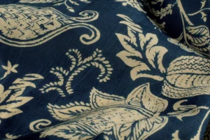 Batik-poplin-voile-katoen-stof-sierlijke-bloemenprint-y658