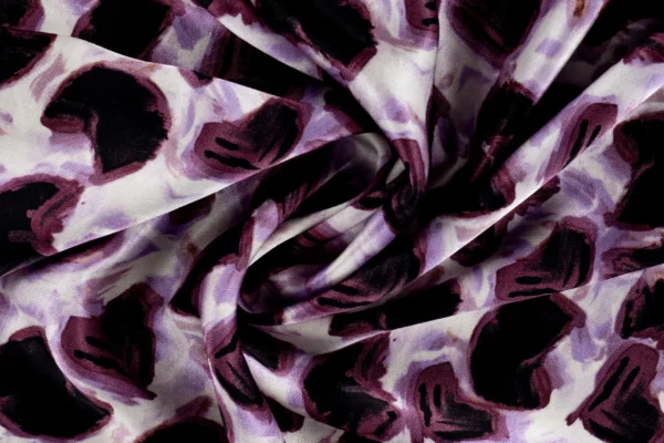 Viscose-satijn-stof-panter-hartjesprint-y762-2