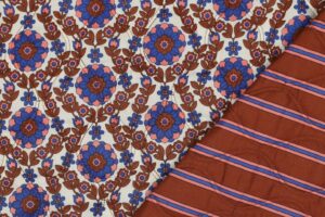 Katoen-voile-stof-gestept-bloemenprint-binennzijde-streep-motief-y1083