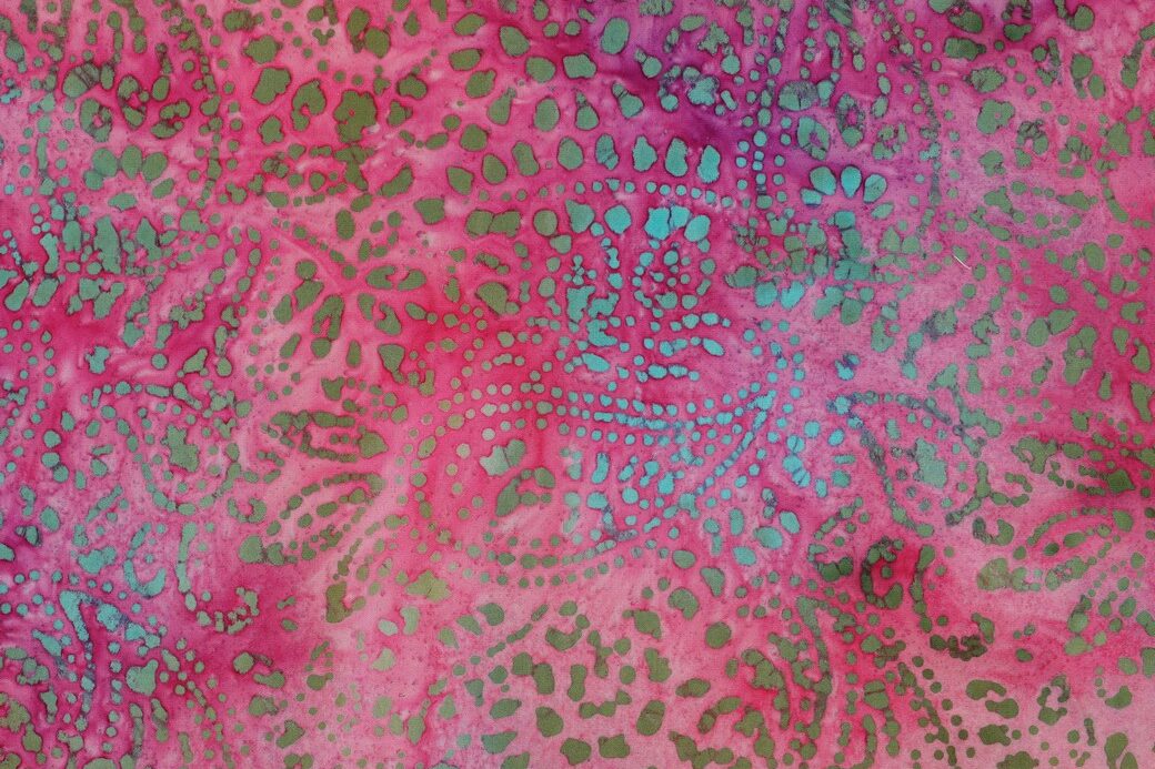 Batik-viscose-stof-grafische-stippenprint-P180