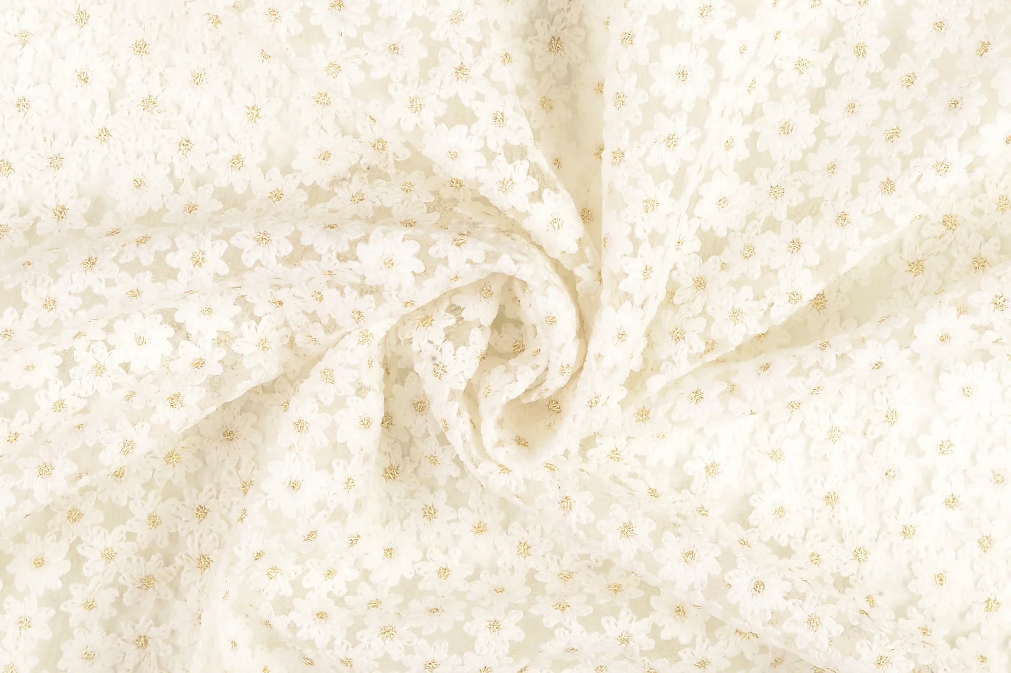 Geborduurde-bloemetjes-op-organza-P275-2