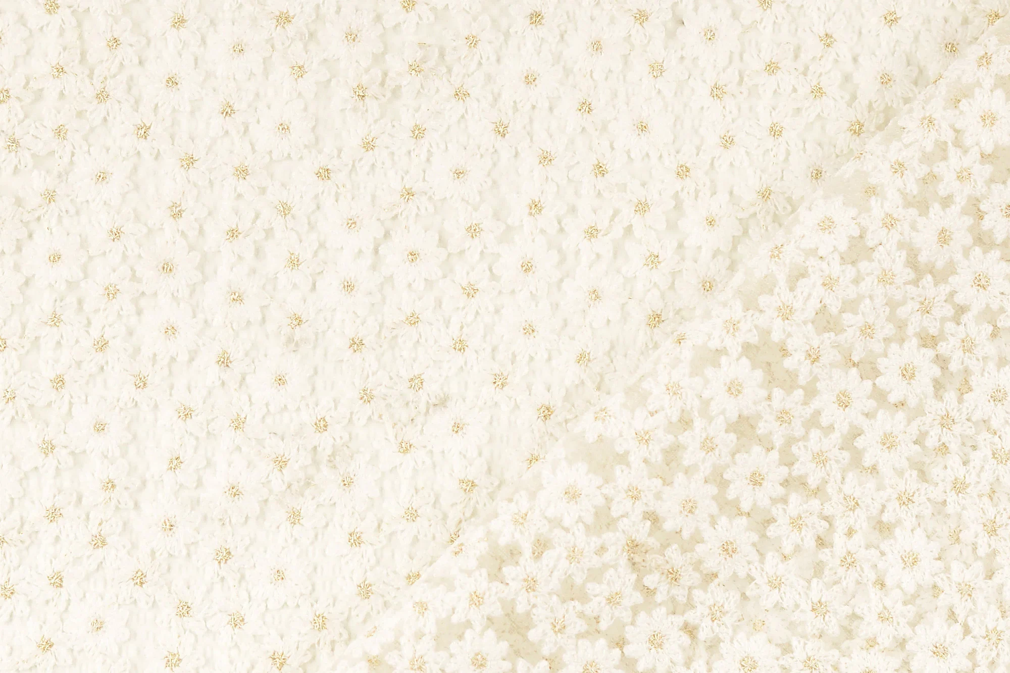 Geborduurde-bloemetjes-op-organza-P275-3