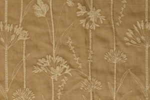 Geborduurde-voile-stof-lange-bloemstelen-P281