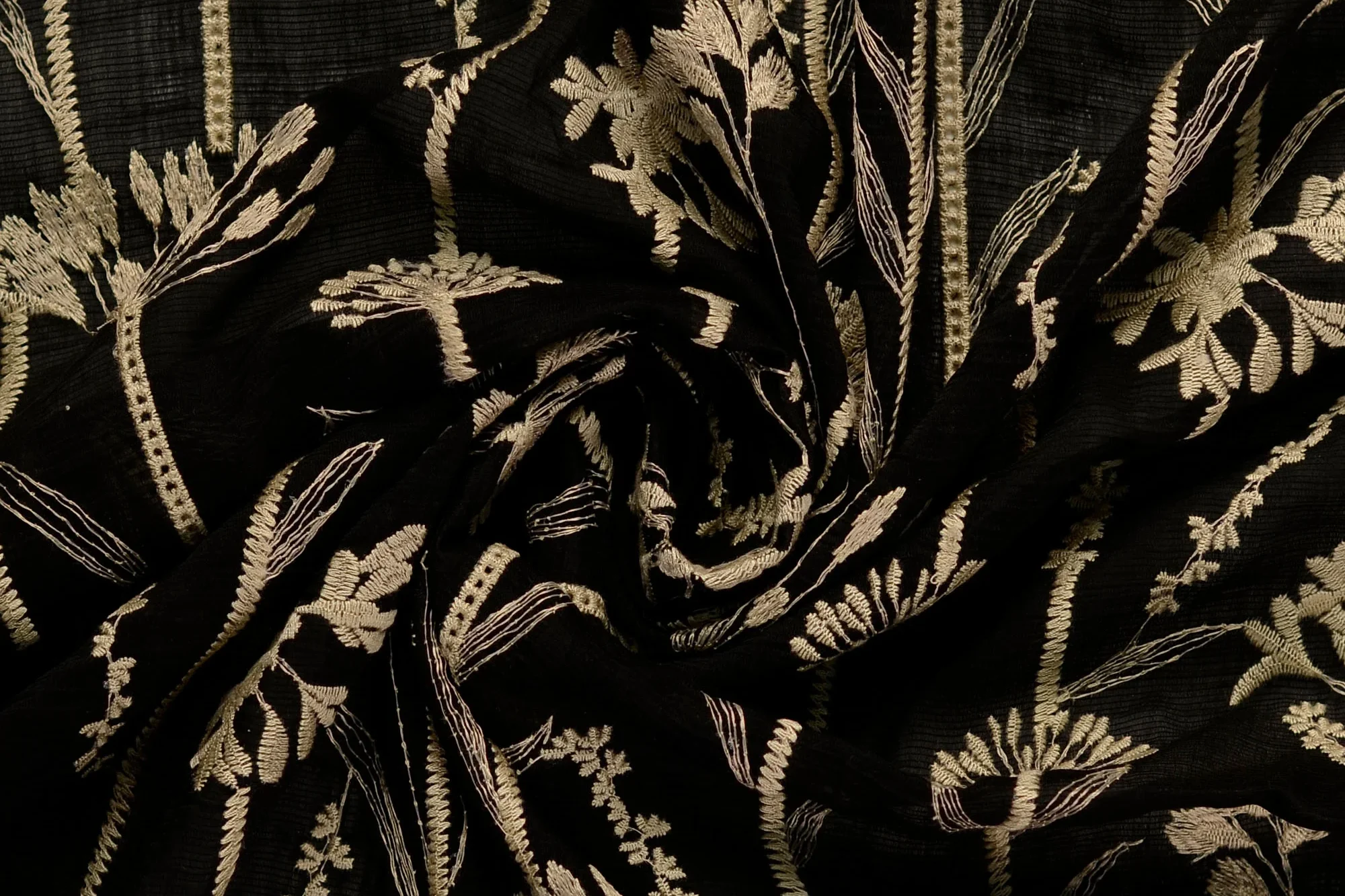 Geborduurde-voile-stof-lange-bloemstelen-P282-2