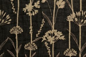 Geborduurde-voile-stof-lange-bloemstelen-P282