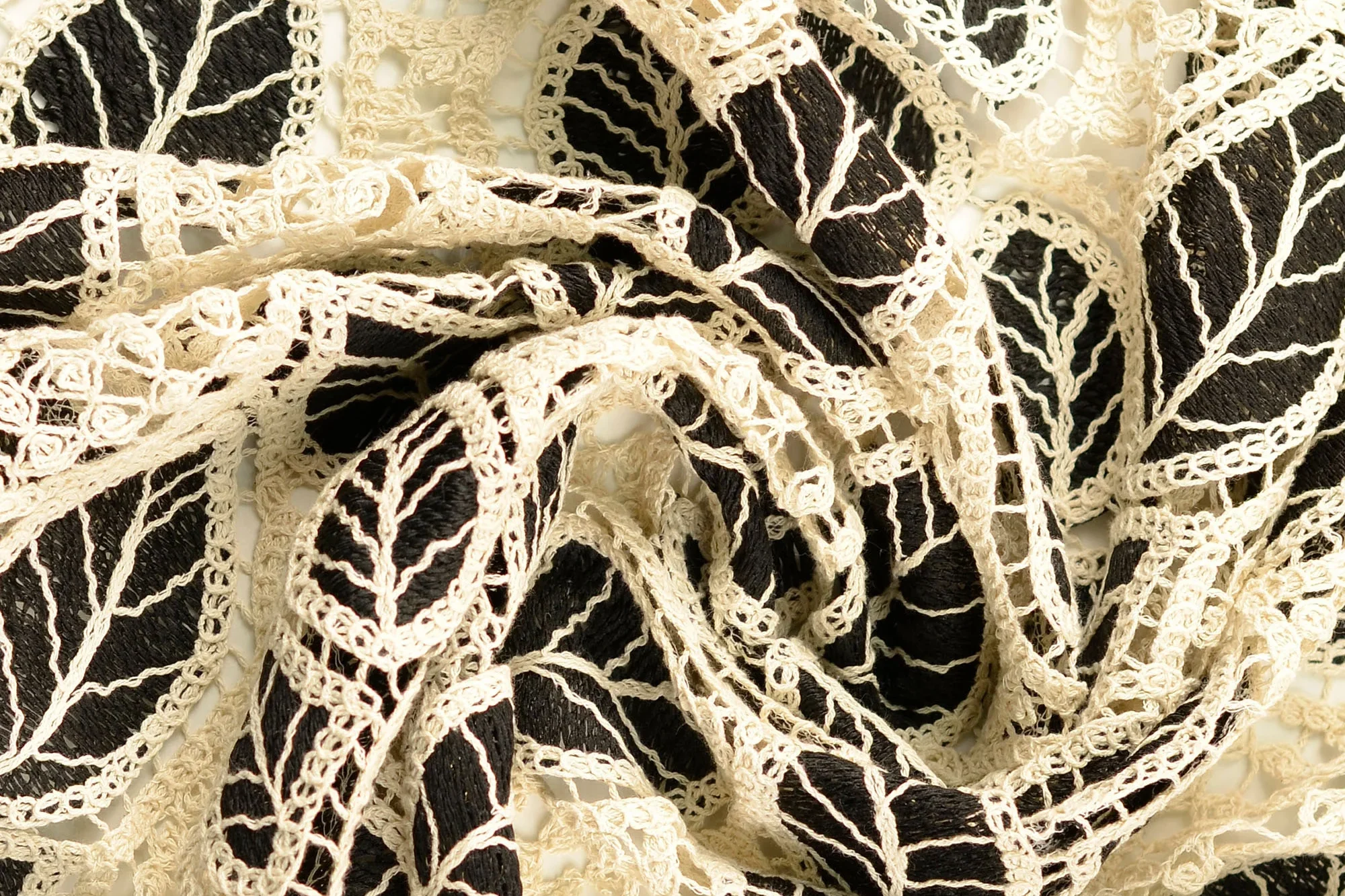 Gehaakte-kant-stof-bladmotief-P288-2