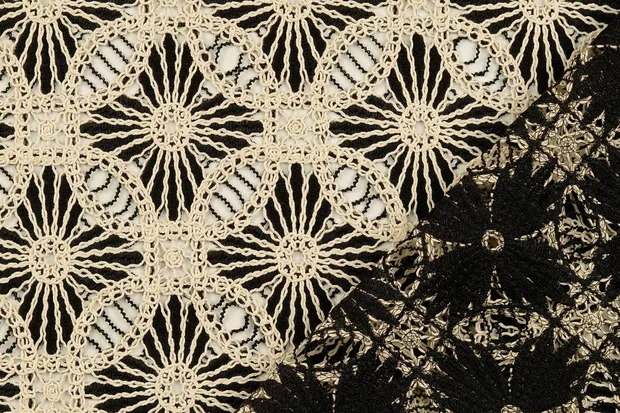 Gehaakte-kant-stof-cirkel-motief-P286-3