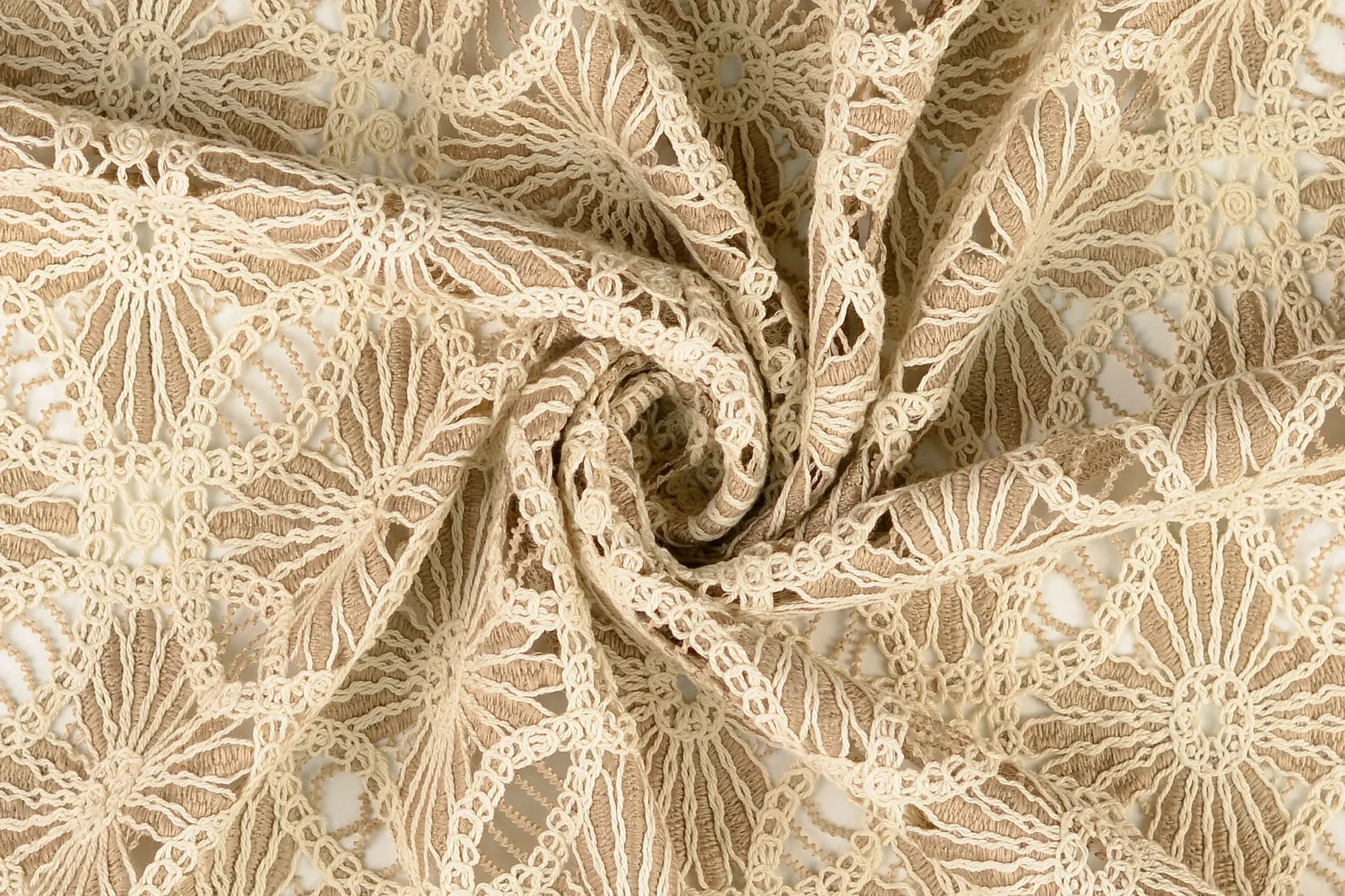 Gehaakte-kant-stof-cirkel-motief-P287-2