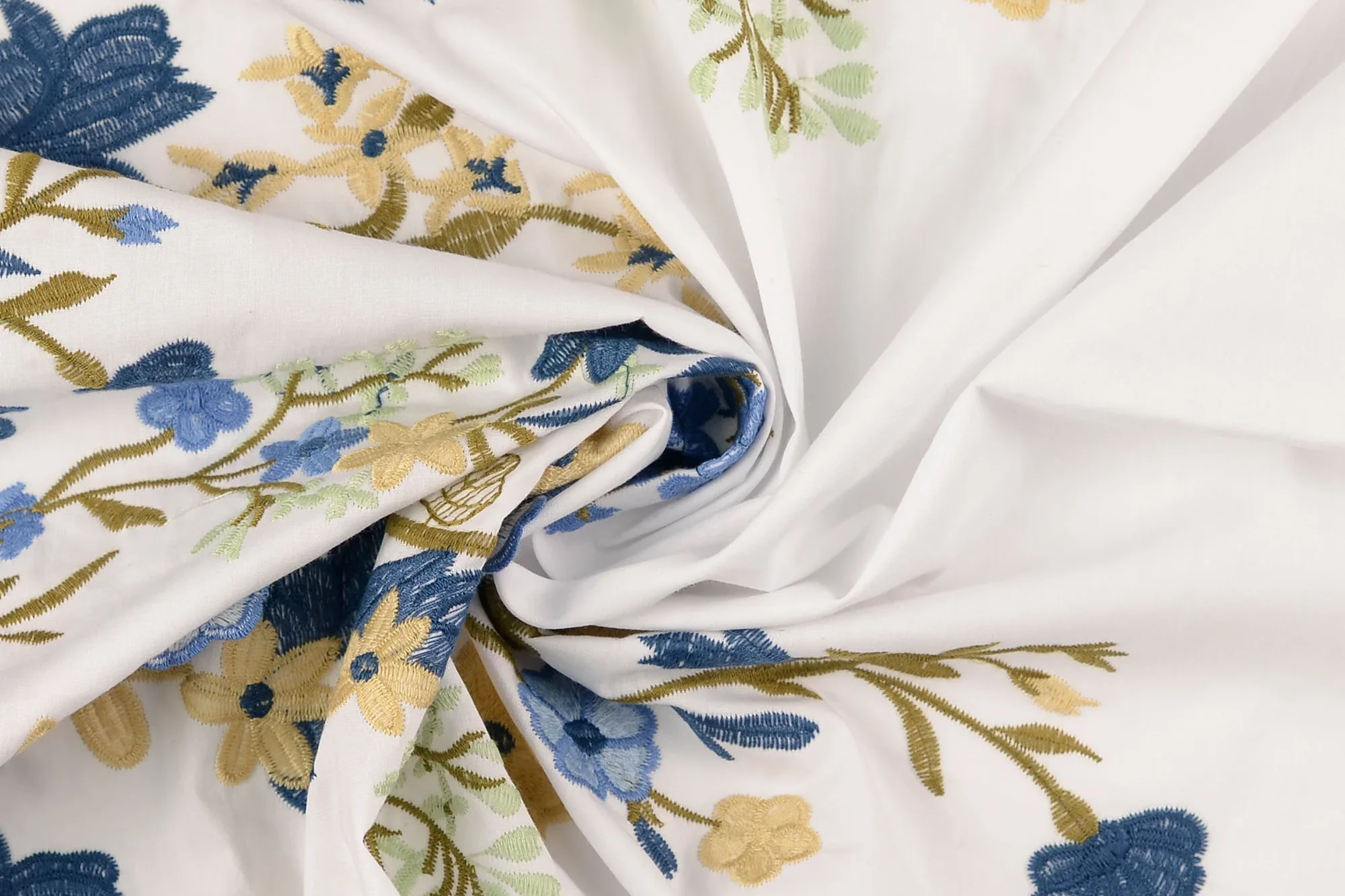 Randstof-katoen-poplin-geborduurde-bloemen-P276-2