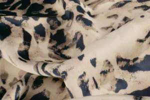 Satijn-duchesse-stof-dierenprint-P322