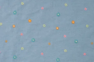 Geborduurde-jeans-stof-bloemetjesprint-P394