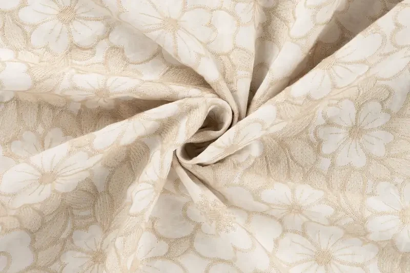 Geborduurde-voile-katoen-stof-bloemen-P410-2