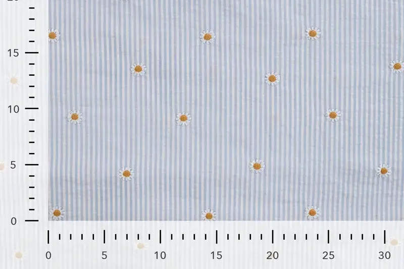 seersucker-katoen-stof-streep-geborduurde-bloemetjes-P496-3