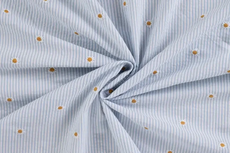 seersucker-katoen-stof-streep-geborduurde-bloemetjes-P496-2