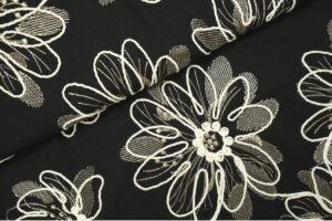 Broderie-linnen-stof-geborduurde-bloemen-p554