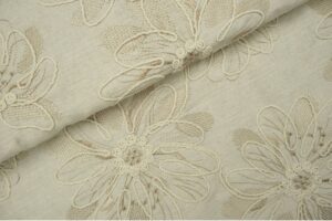 Broderie-linnen-stof-geborduurde-bloemen-p555