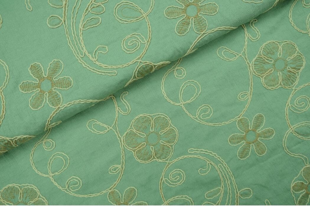 Broderie-viscose-stof-bloemen-paisley-motief-P563