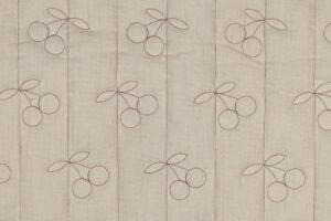 Double-gauze-gewatteerde-stof-kersen-P611