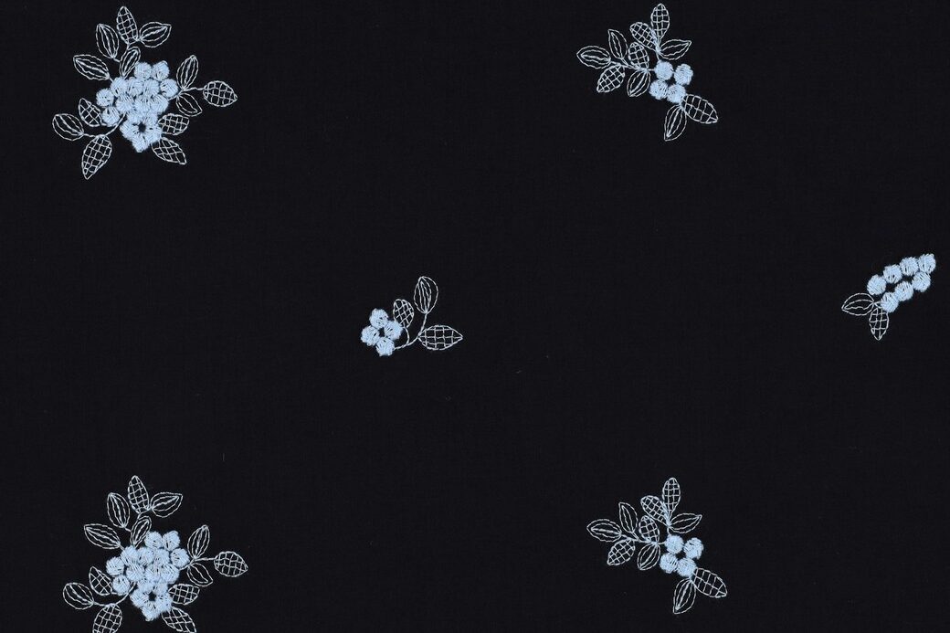 Geborduurde-katoen-voile-stof-bloemen-P517