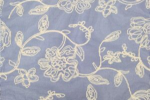 Katoen-broderie-stof-sierlijke-bloemen-P572