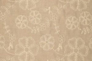 Soepel-vallende-embroidery-stof-bloemen-p594