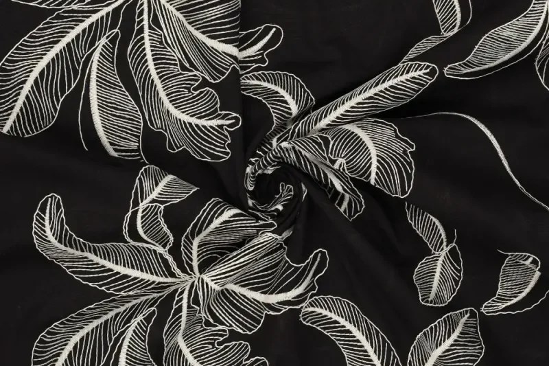 Katoen-voile-stof-geborduurde-bladeren-P683-2
