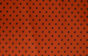 Velours stof, stip print, oranje/bruin. A.036-1